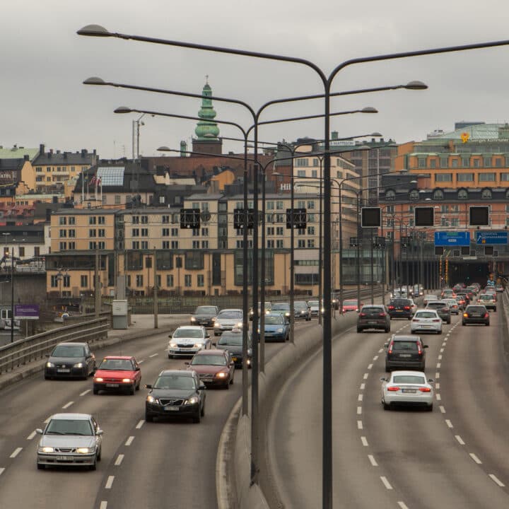 Trafikstockning, Stad, Vägmärkning, Stadsliv, Vägen framåt, Landfordon, Himmel, Väg, Stadsgata, Fordon, Trafik, Arkitektur, Minskande perspektiv, Utomhus, Byggd struktur, Transport, Transportsätt, Inga människor, Resmål ,