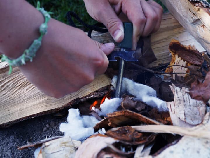 tända eld med tändstål