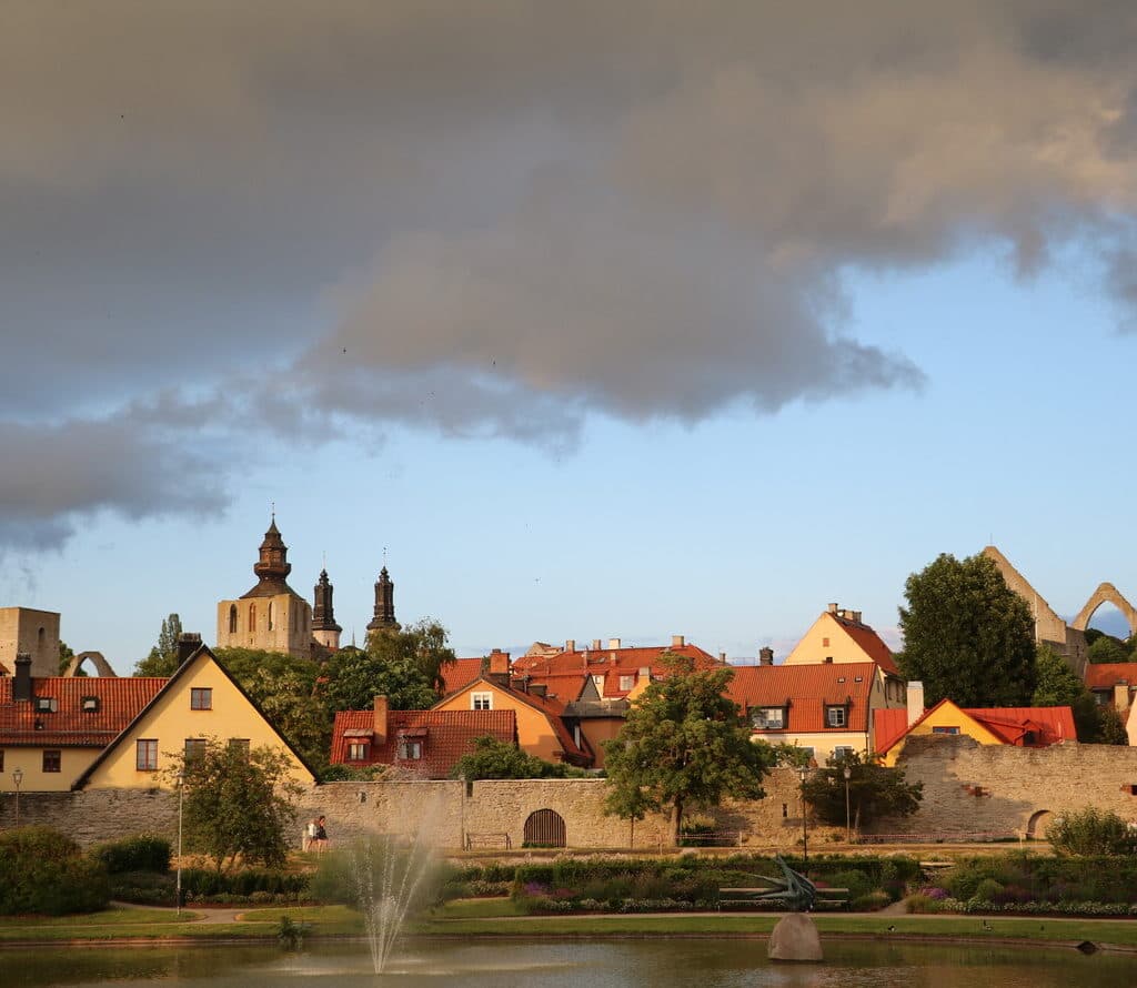 Almedalen, i Visby på Gotland.