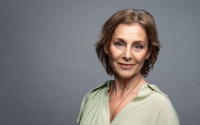 Helen Sjöholm, artist