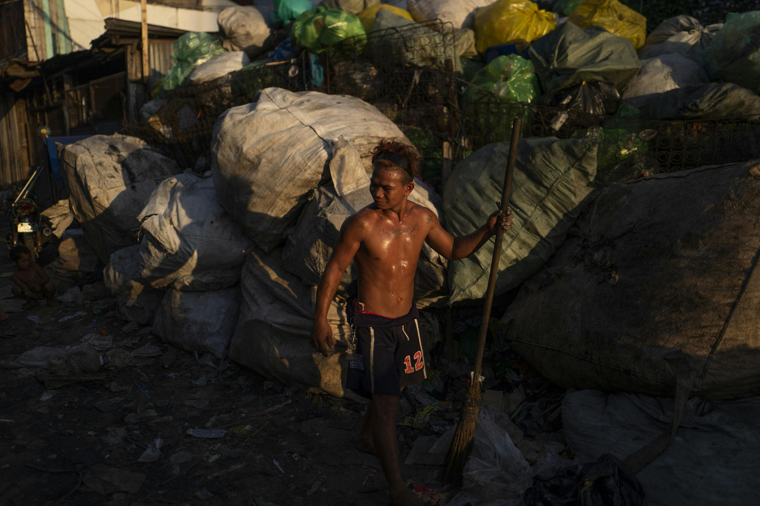 I Filippinernas huvudstad Manila med 14 miljoner invånare produceras tusentals ton sopor varje dag.