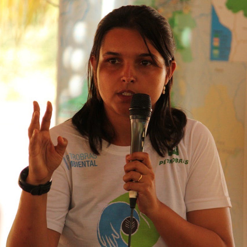 Andreia Fanzeres vid OPAN är djupt oroad över situationen för urfolk och miljöförsvarare i Amazonas.