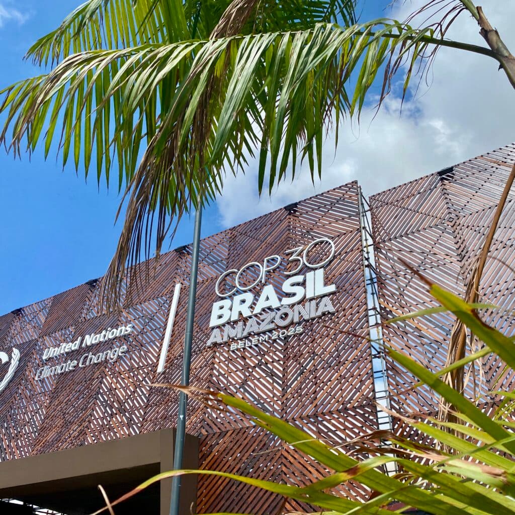 Byggnad med texten "COP30"